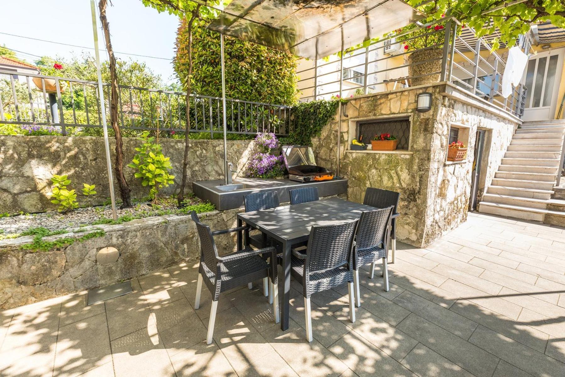 Apartments Dorijan With Pool Matulji Oda fotoğraf